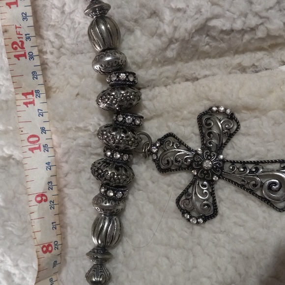 Cross necklace 16 or 17inches with a 3 inch adjustment chain - Picture 7 of 7